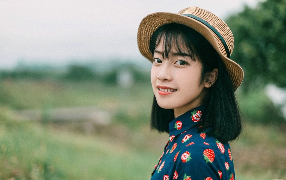 清新户外娃娃裙可爱少女大眼灵动