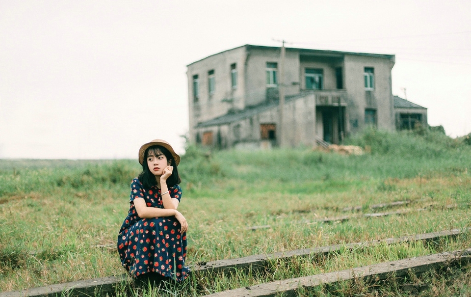 清新户外娃娃裙可爱少女大眼灵动