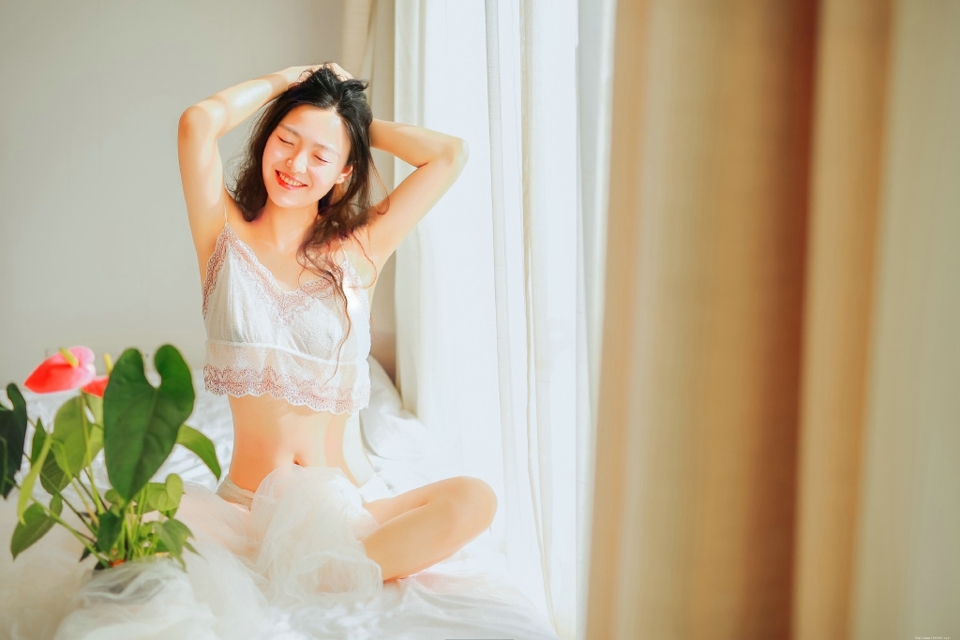 漂亮妹子蕾丝私房美好娇躯诱人写真