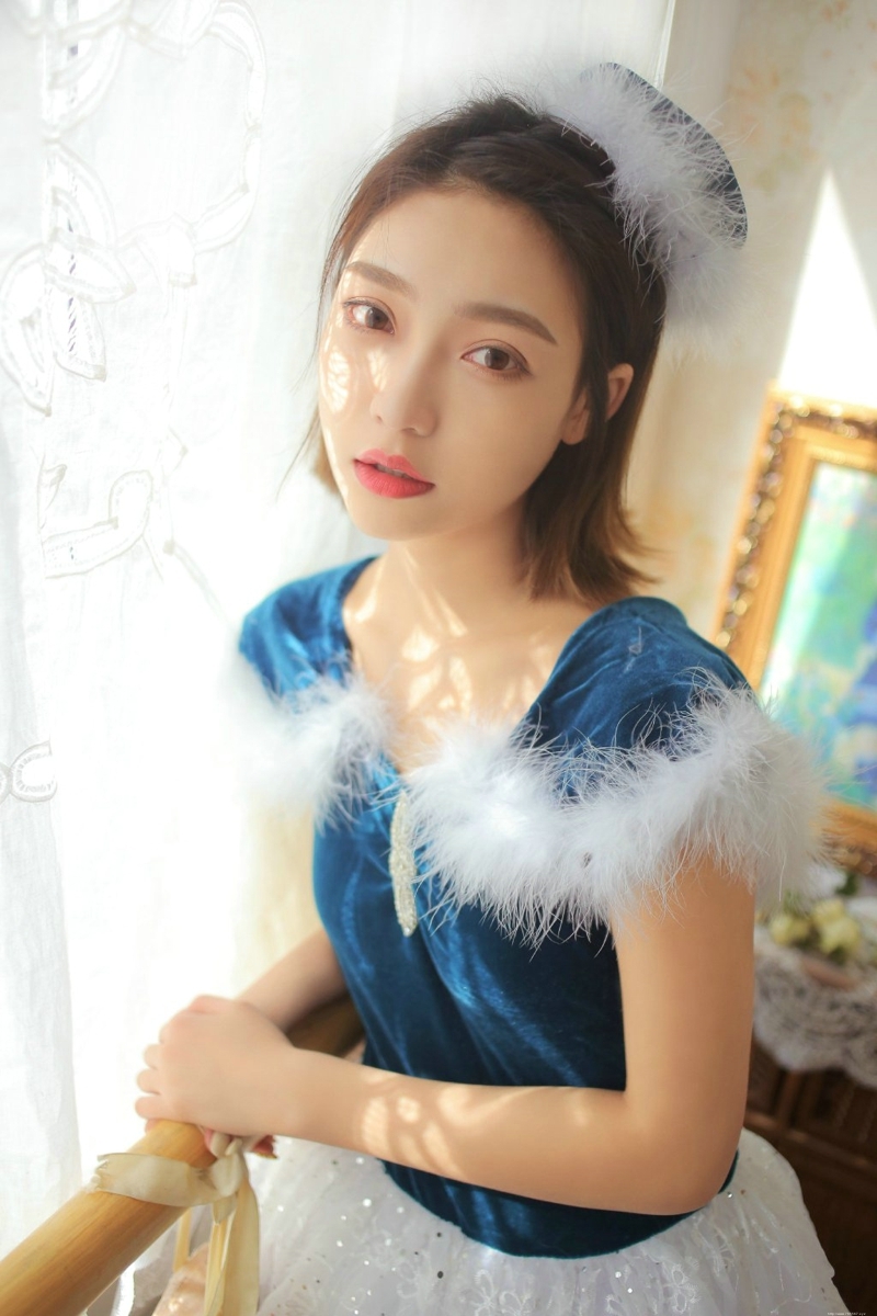 芭蕾舞少女丸子头气质养眼美丽动人