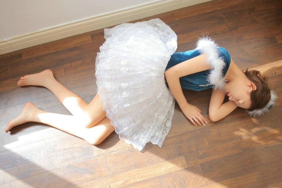 芭蕾舞少女丸子头气质养眼美丽动人