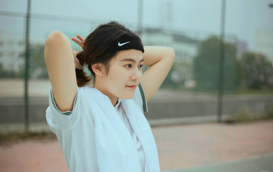 网球少女养眼立体五官笑容甜美写真