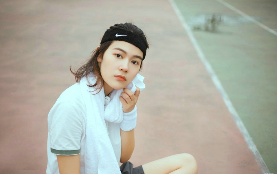 网球少女养眼立体五官笑容甜美写真