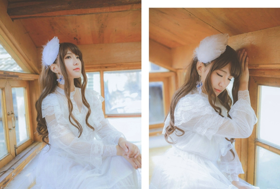 阁楼上的蕾丝白纱长发妹子幽静素雅写真