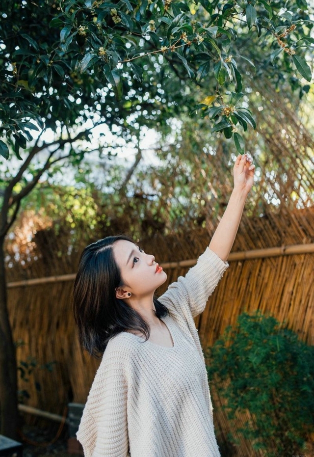 清纯秀气美女户外甜美魅力迷人写真