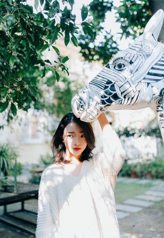 清纯秀气美女户外甜美魅力迷人写真