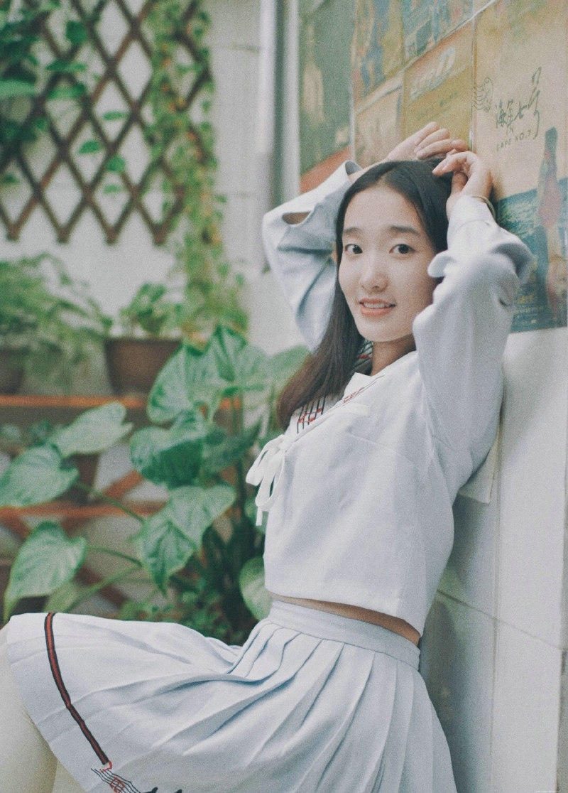 单眼皮短裙少女纯真花朵般娇嫩可人