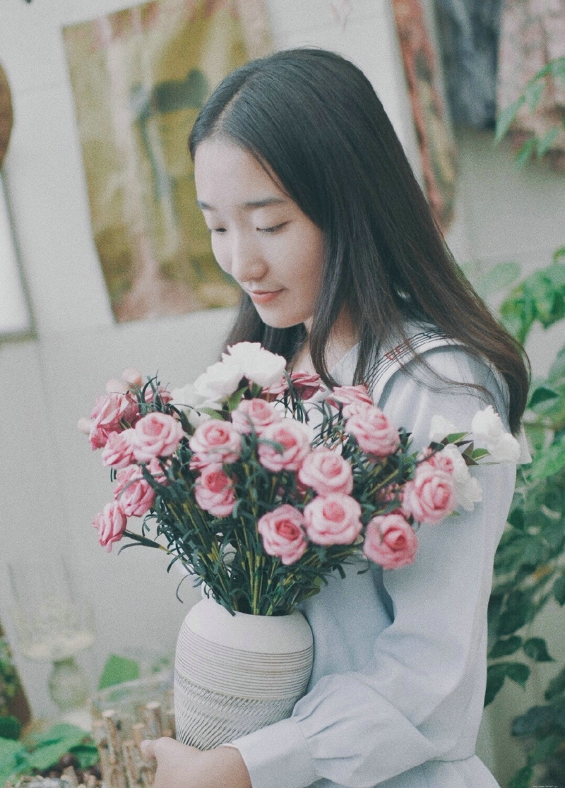 单眼皮短裙少女纯真花朵般娇嫩可人