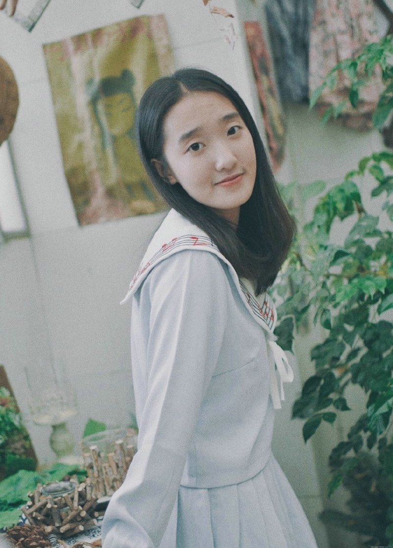 单眼皮短裙少女纯真花朵般娇嫩可人