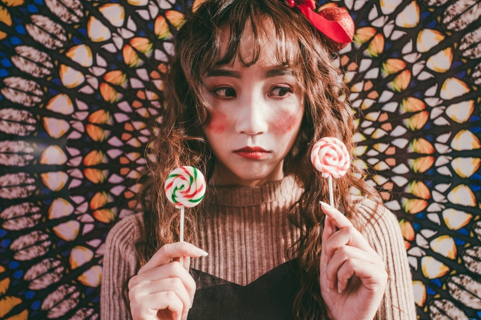 夏日棒棒糖少女小丑妆容浪漫搞怪阳光写真