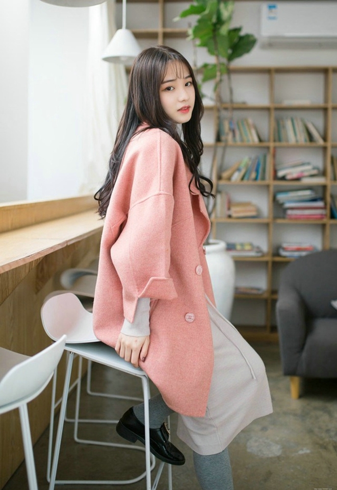 居家甜美优雅红唇妹子温馨俏皮可爱写真