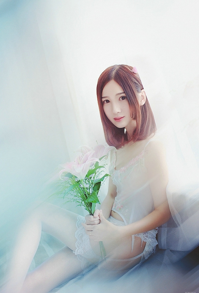 清纯美女温馨婚纱摄私房影唯美写真