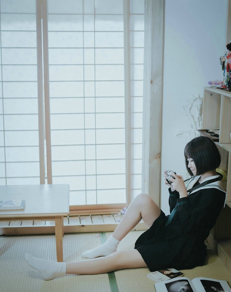 日系波波头妹子私房可爱俏皮写真