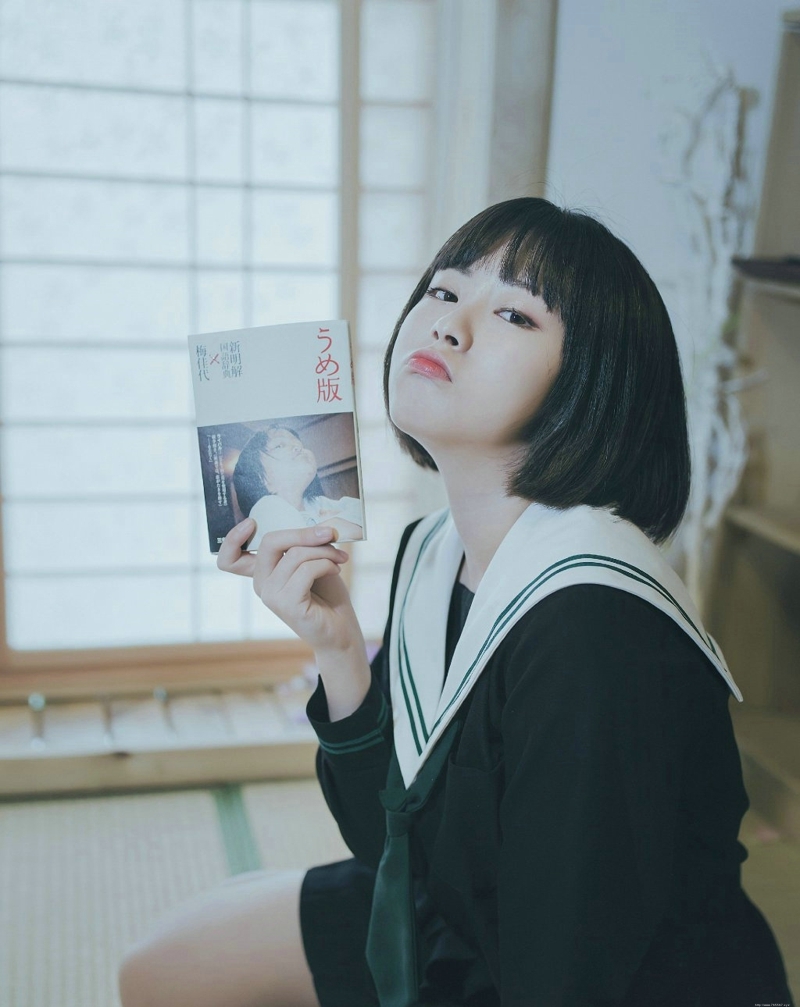 日系波波头妹子私房可爱俏皮写真