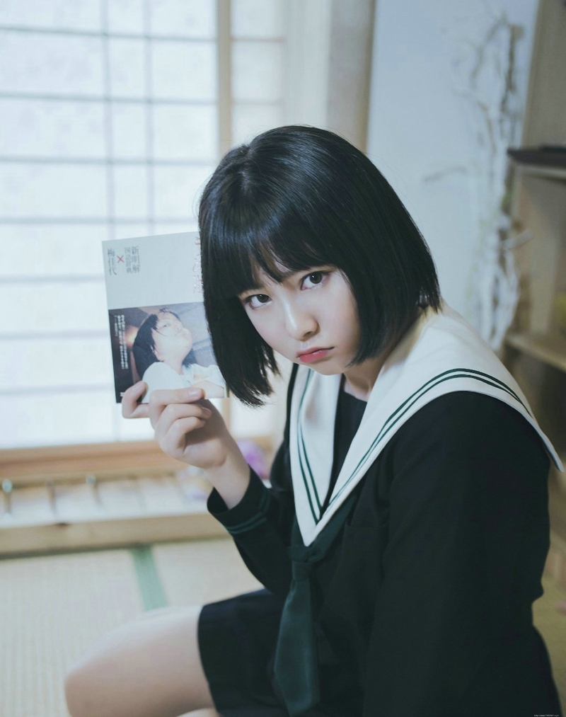 日系波波头妹子私房可爱俏皮写真