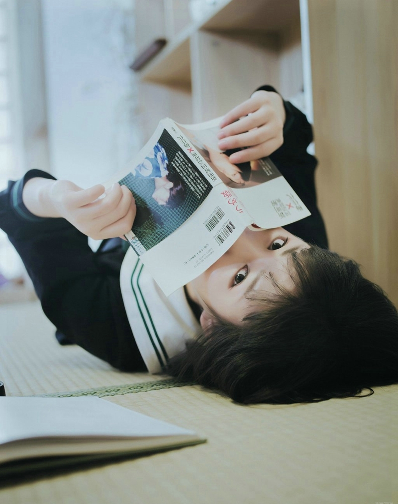 日系波波头妹子私房可爱俏皮写真