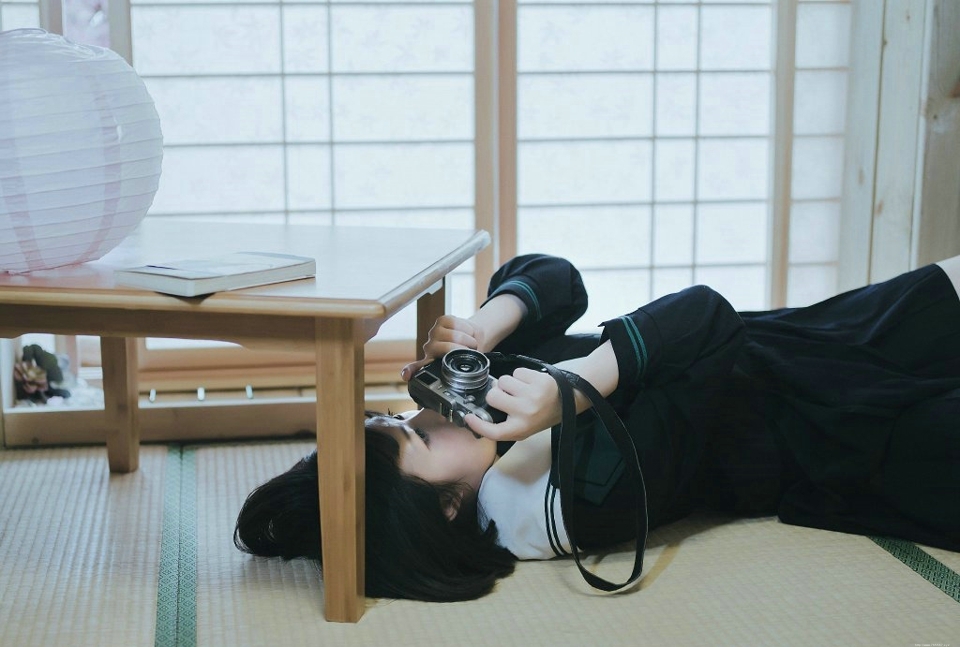 日系波波头妹子私房可爱俏皮写真