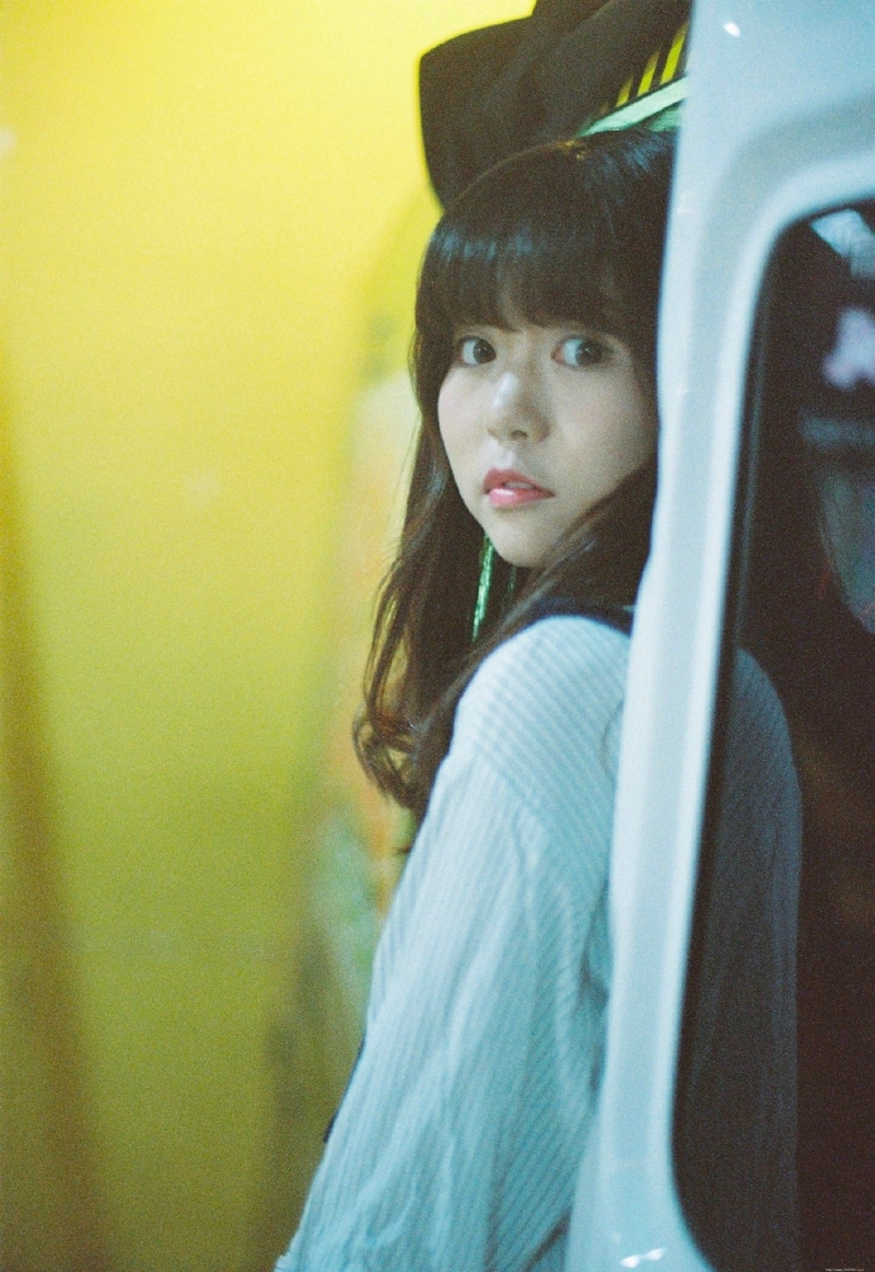 电玩城内的学生妹子清纯活力写真