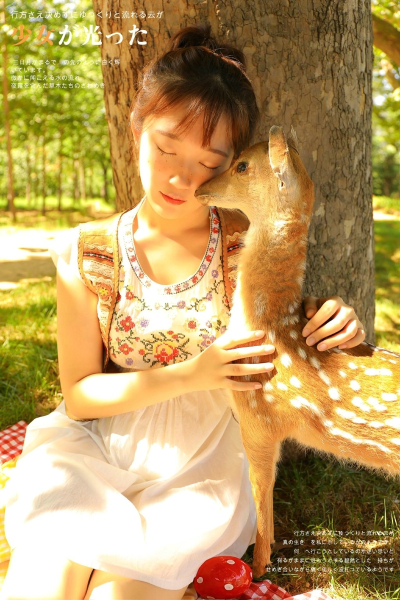 可爱娃娃脸少女纯真野餐愉悦时光