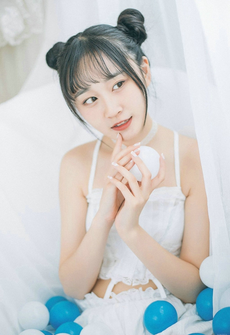 纯真哪吒头美少女浴缸内玩耍白皙可爱