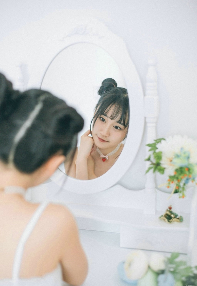 纯真哪吒头美少女浴缸内玩耍白皙可爱