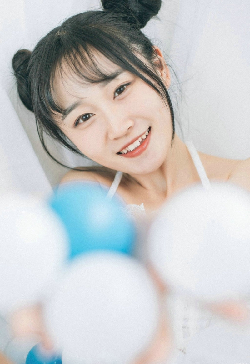 纯真哪吒头美少女浴缸内玩耍白皙可爱