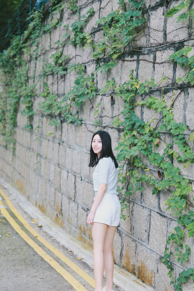 可爱圆脸妹子旅拍随性清新怡人