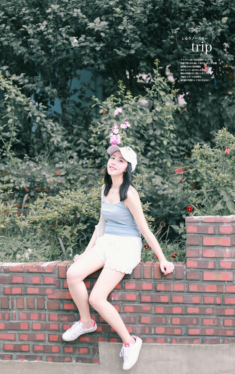 可爱圆脸妹子旅拍随性清新怡人