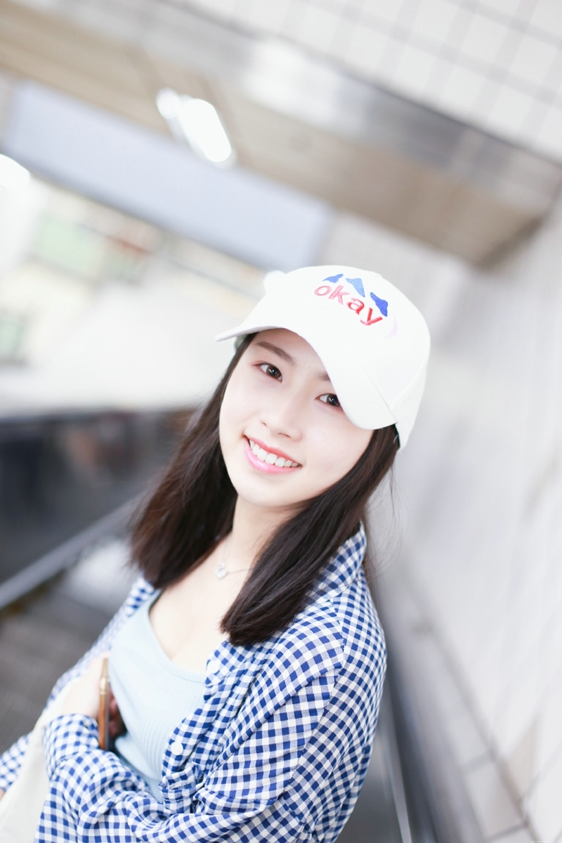 可爱圆脸妹子旅拍随性清新怡人