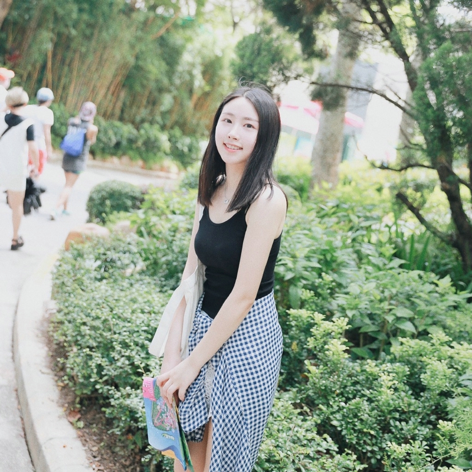 可爱圆脸妹子旅拍随性清新怡人