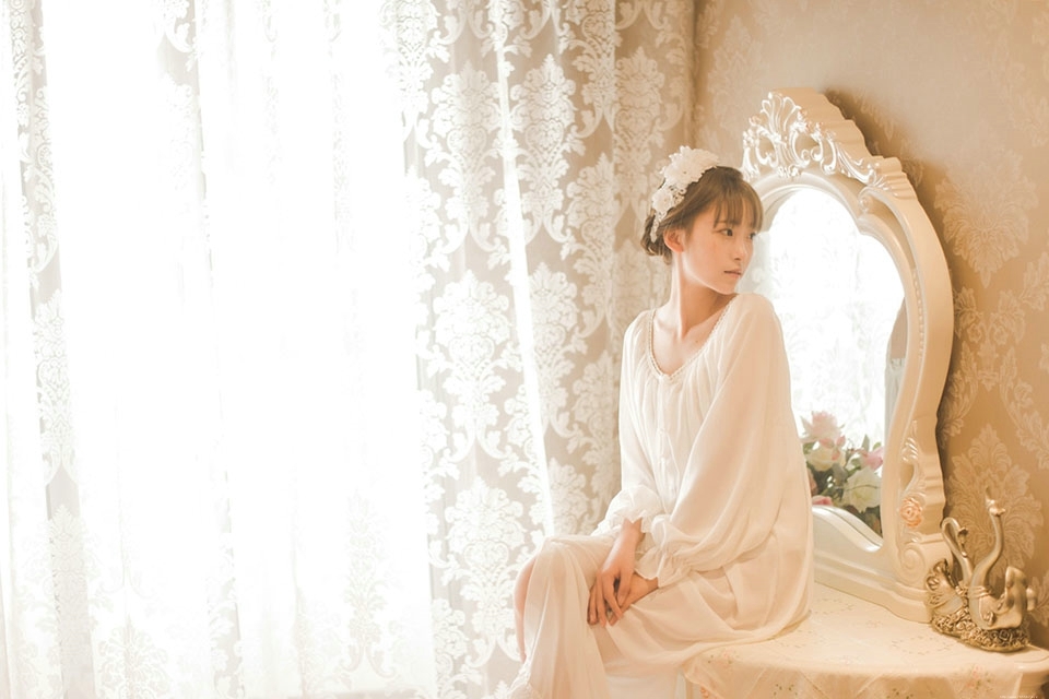 可爱妹子私房蕾丝柔美安静写真