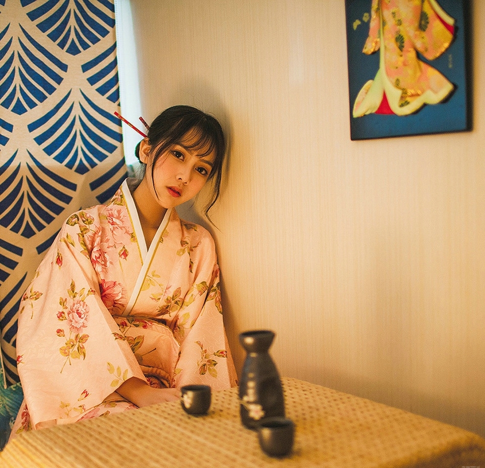 酒馆内日系和服美女醉生梦死诱人可口