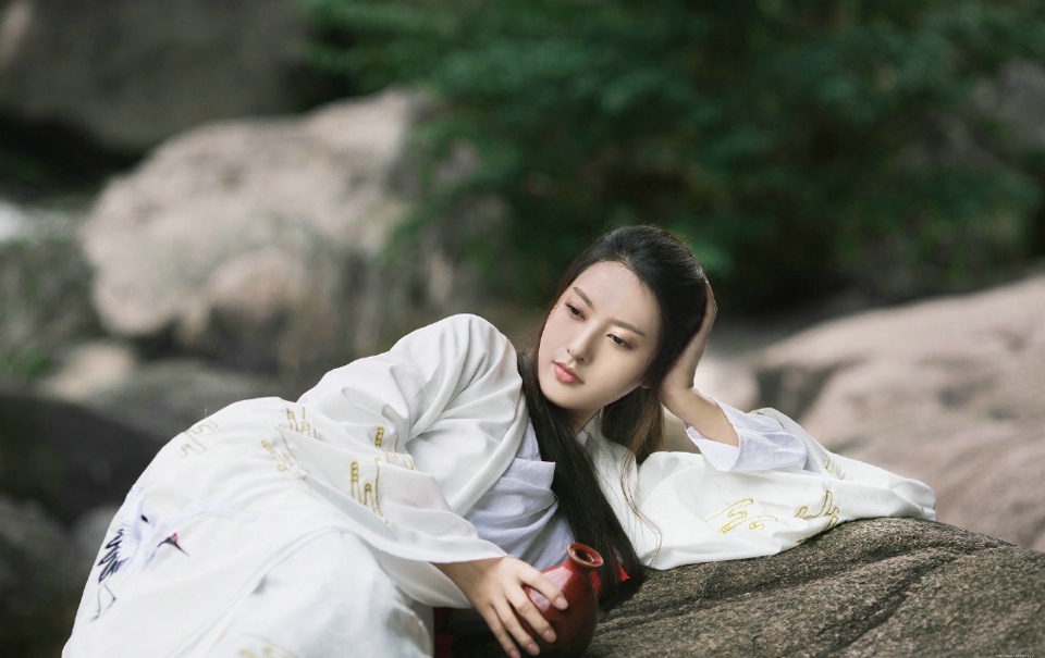 古装美女长发英气率性温婉写真