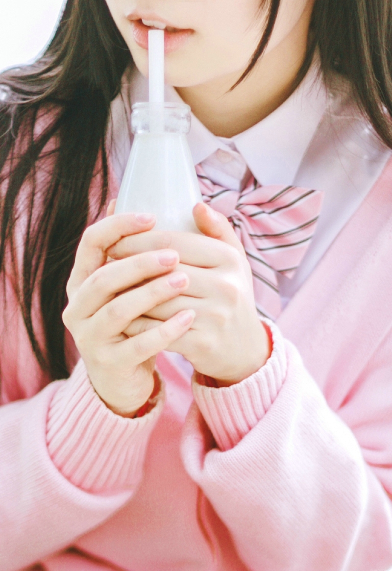 粉嫩可爱少女卖萌清纯活力吸引人