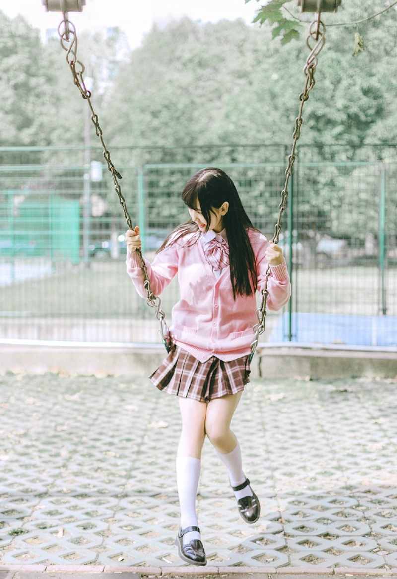 粉嫩可爱少女卖萌清纯活力吸引人