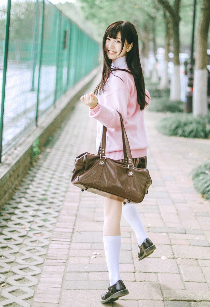 粉嫩可爱少女卖萌清纯活力吸引人