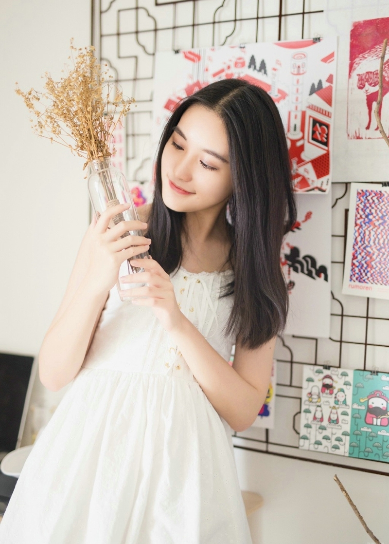 气质美女长发清爽下午茶时光