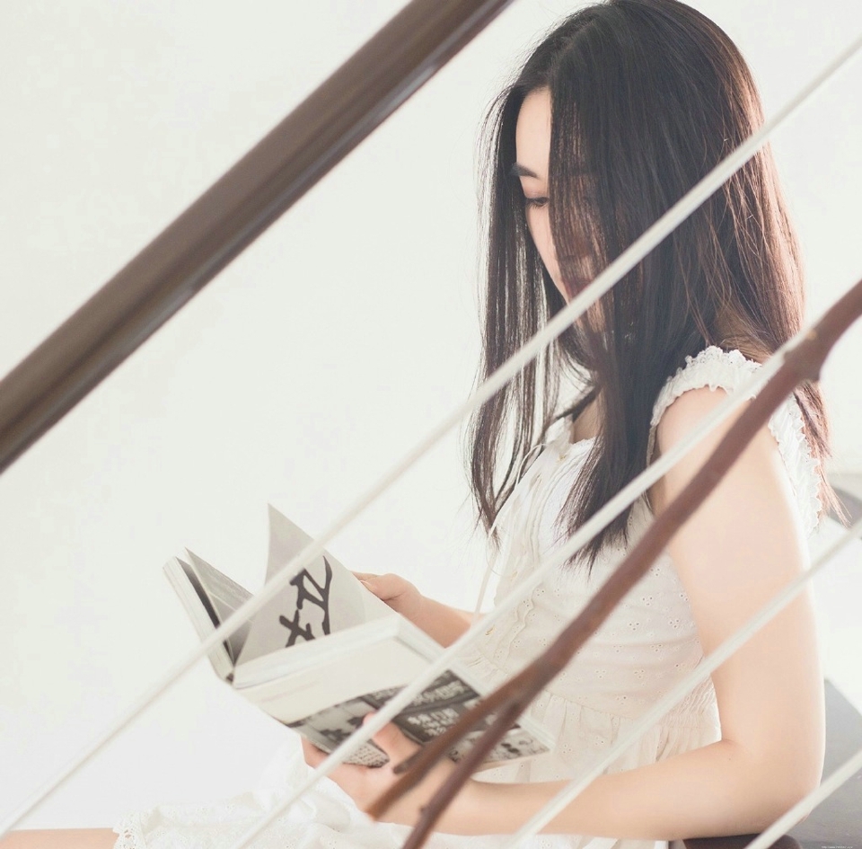 气质美女长发清爽下午茶时光