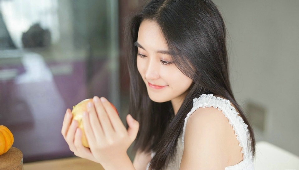 气质美女长发清爽下午茶时光