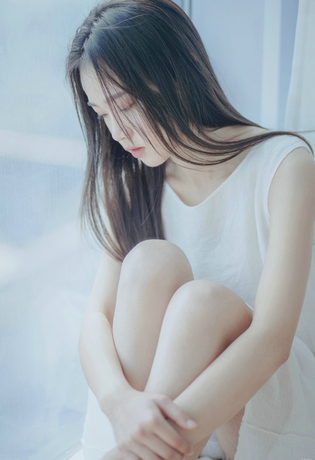 酷似IU李智恩的妹子私房纯白唯美迷人写真