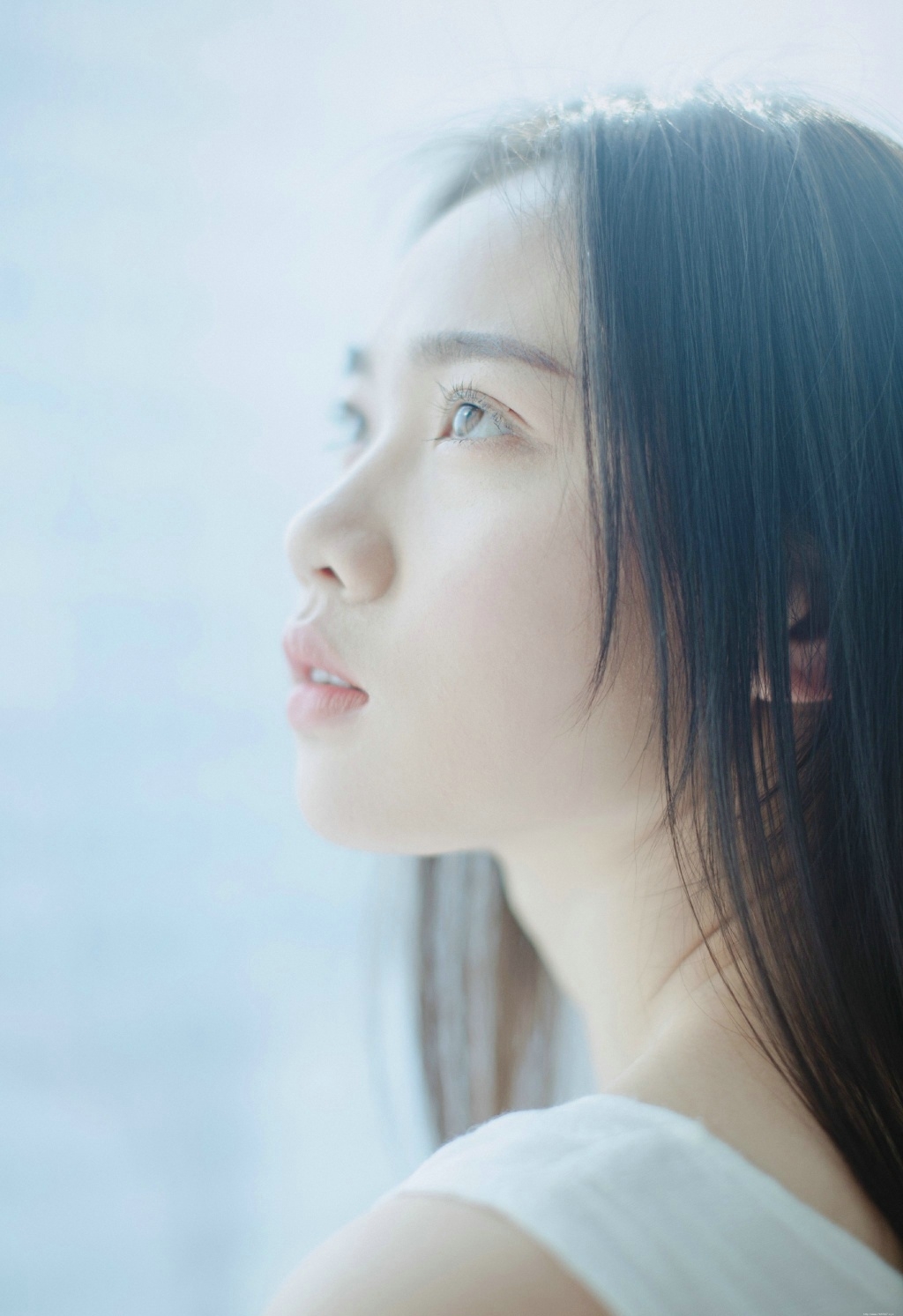 酷似IU李智恩的妹子私房纯白唯美迷人写真