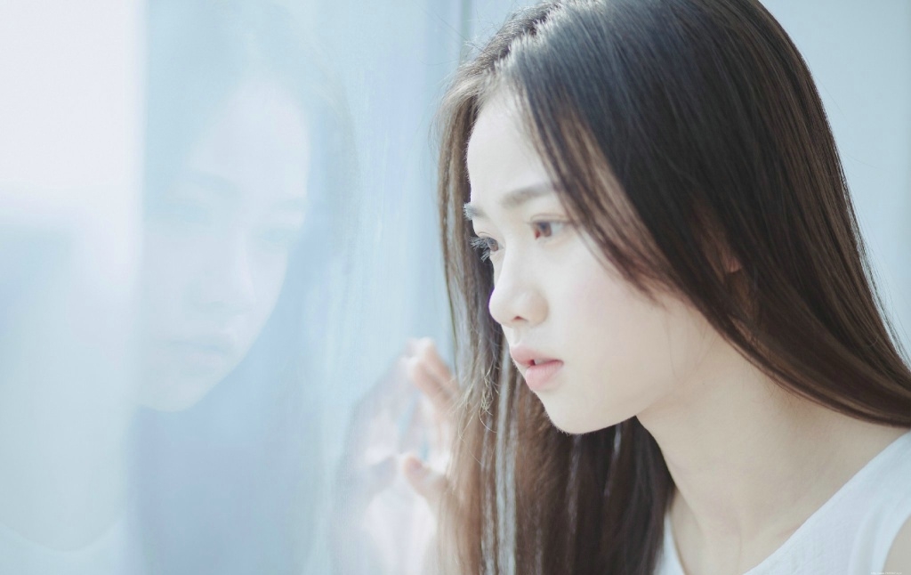 酷似IU李智恩的妹子私房纯白唯美迷人写真