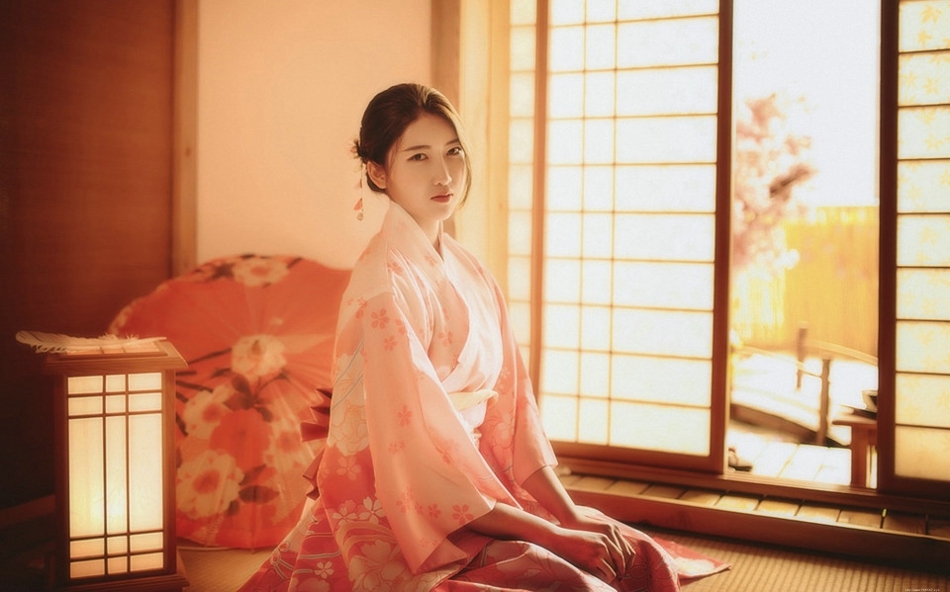 日系和服美女粉红诱惑屋内沏茶安静祥和
