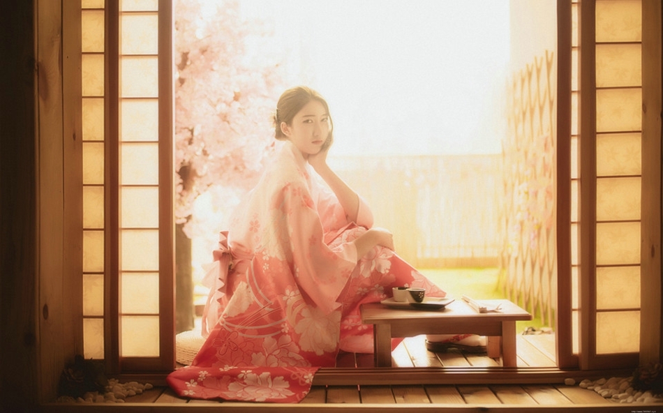 日系和服美女粉红诱惑屋内沏茶安静祥和