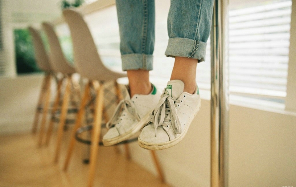 安静私房内的平淡素雅美女气质写真