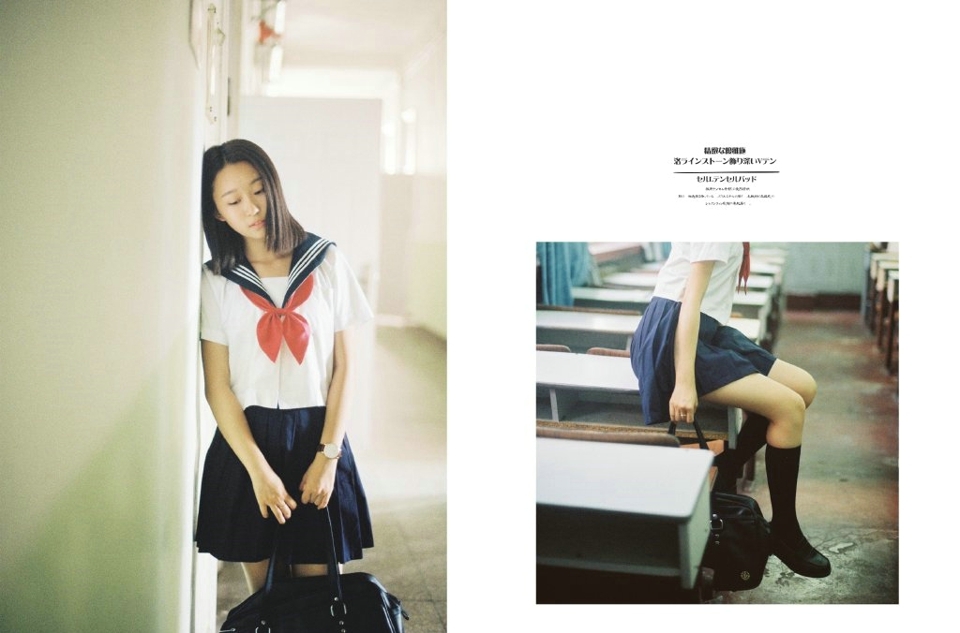 日系学院风妹子街头享受阳光漫步