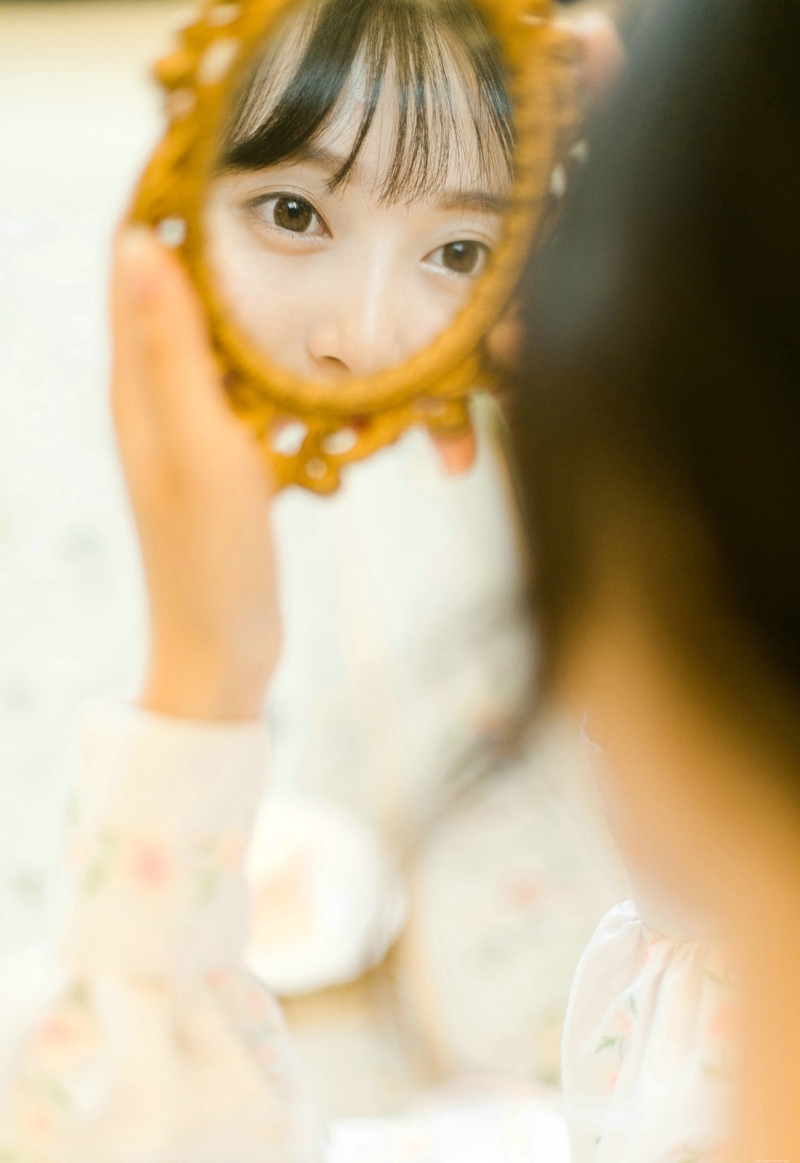 甜美少女大眼无辜下午茶悠闲时光