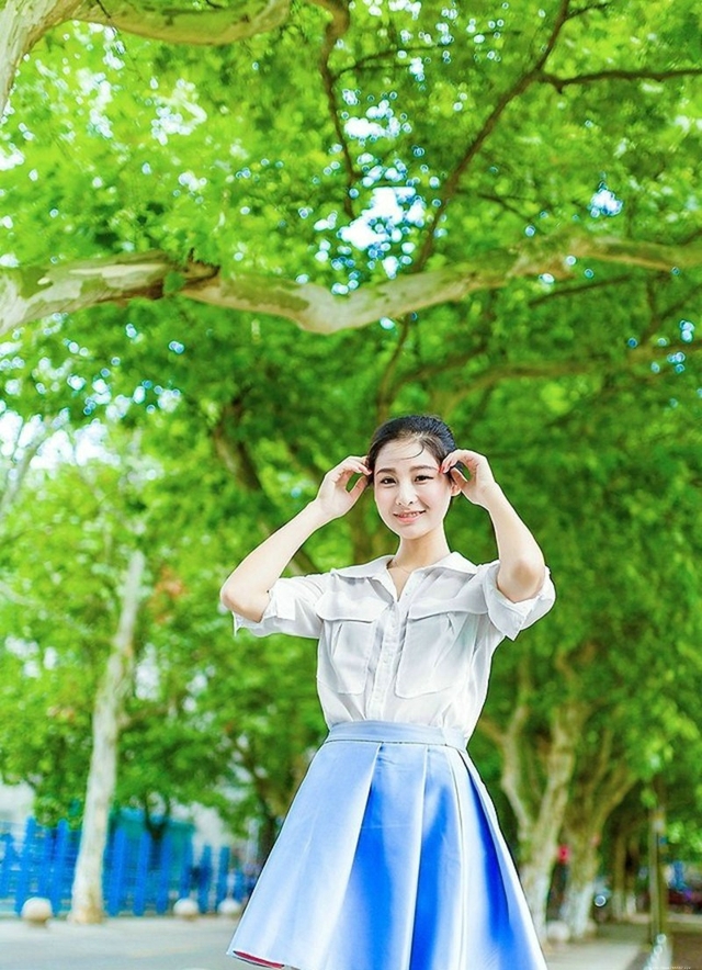 清爽校园甜美女生阳光温馨唯美迷人写真