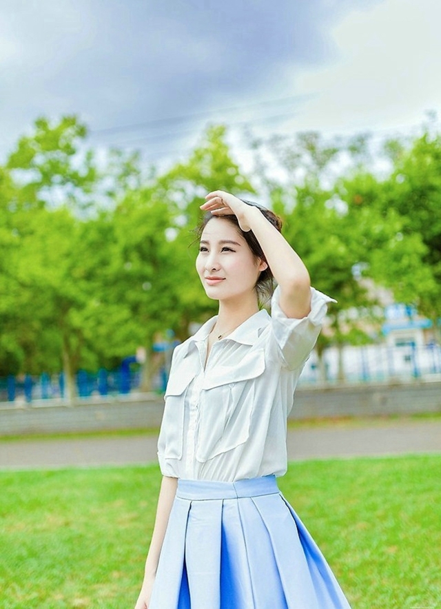 清爽校园甜美女生阳光温馨唯美迷人写真