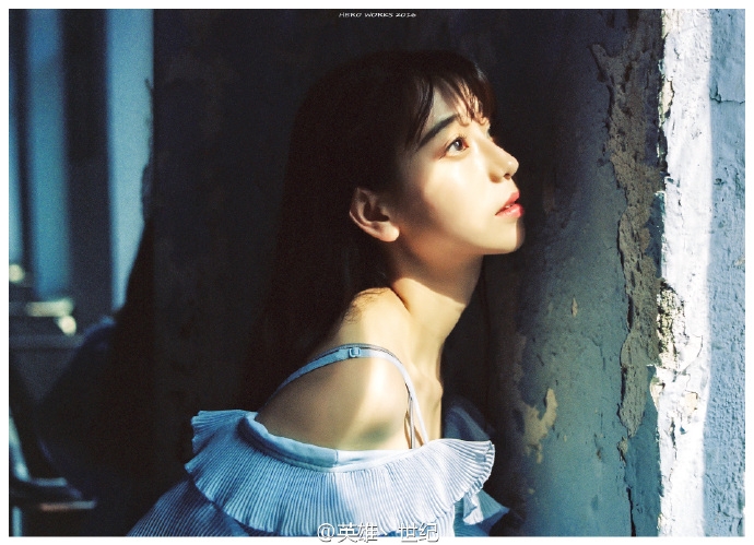 阳光女神天台温馨脸庞绽放出的唯美姿态